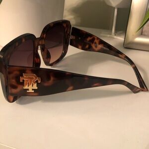 True Religion Tortoiseshell Logo Square Sunglasses - Brown